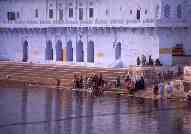 Ablutions rituelles dans le lac sacré de Pushkar
